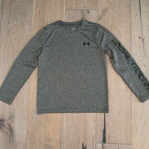 Gray Under Armour Mesh Long Sleeve T- Shirt size Youth Medium like new